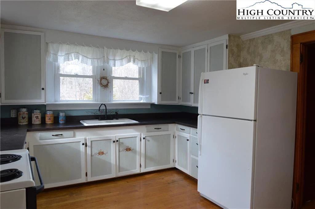 Image number 11 for the current listing