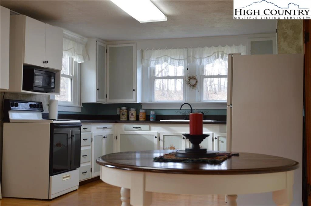 Image number 4 for the current listing
