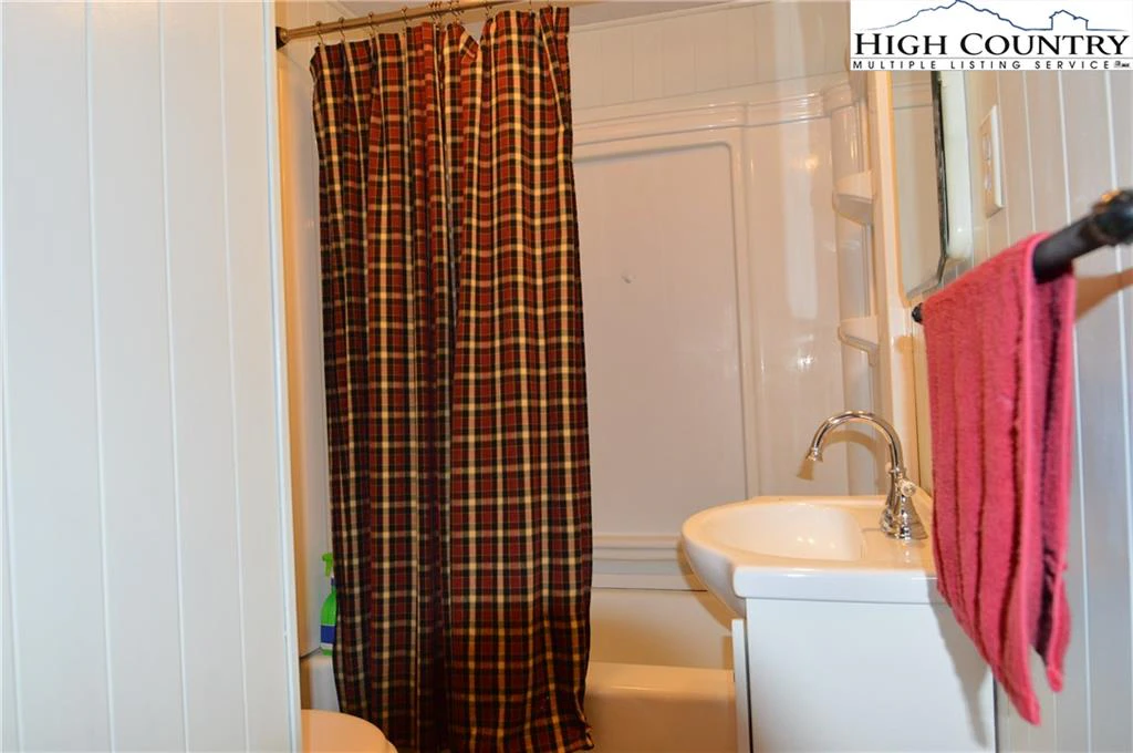 Image number 9 for the current listing