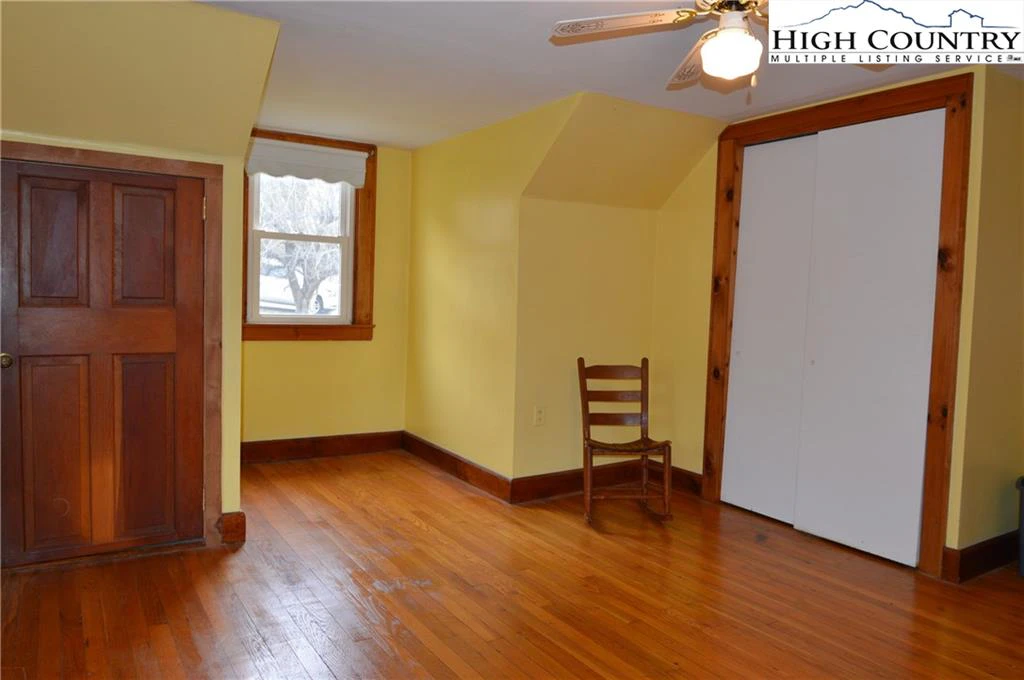 Image number 16 for the current listing
