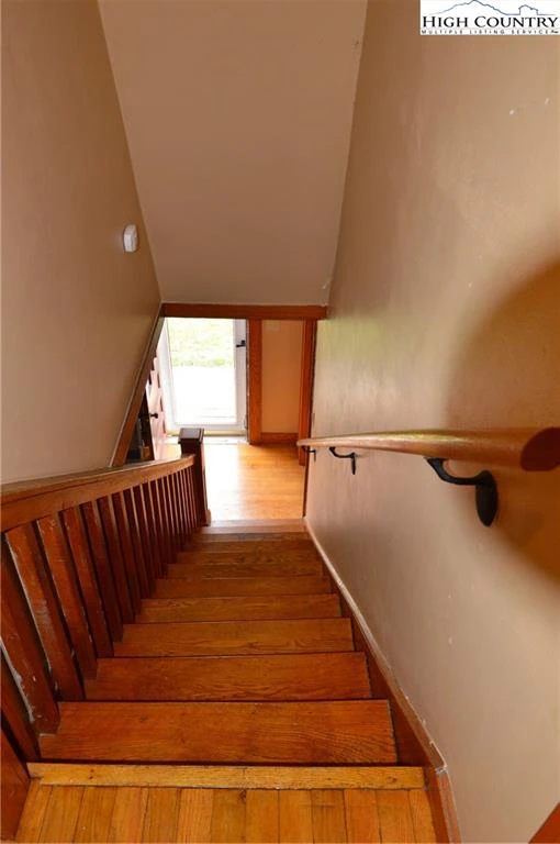 Image number 19 for the current listing