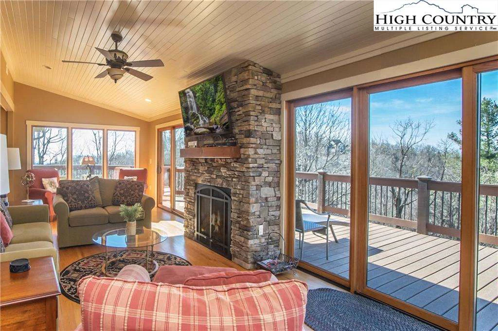 Image number 21 for the current listing