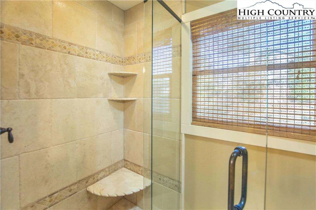 Image number 4 for the current listing