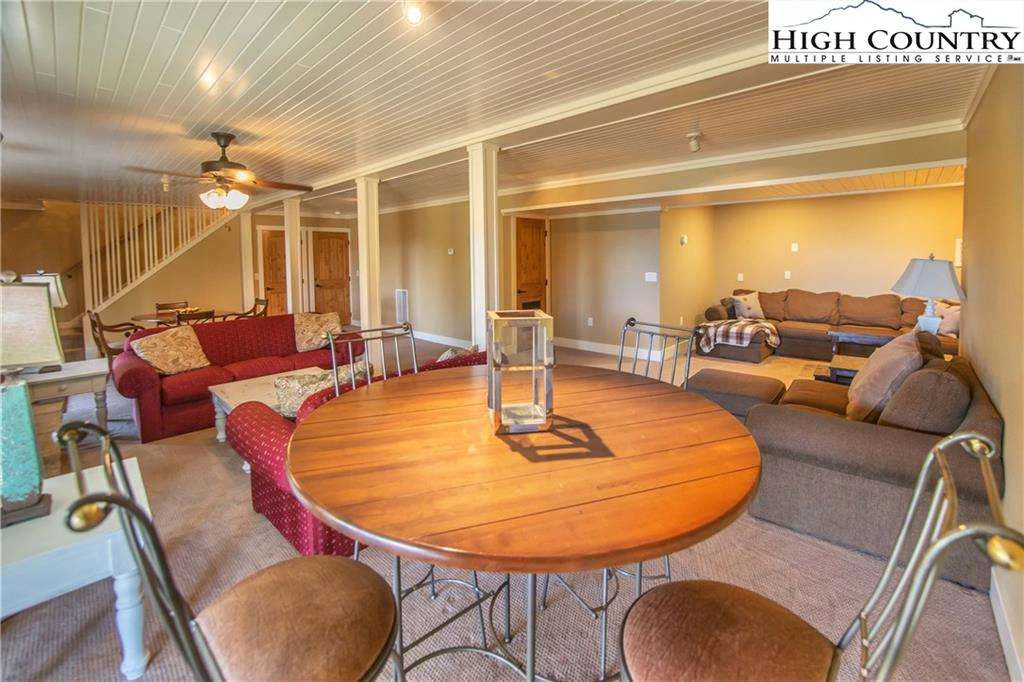 Image number 2 for the current listing