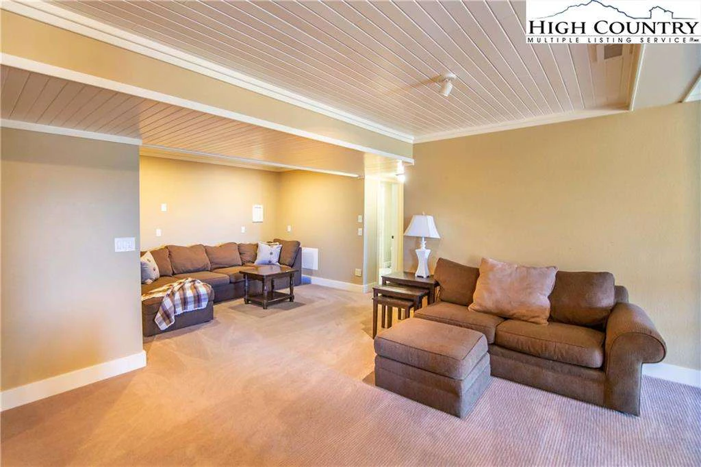 Image number 12 for the current listing