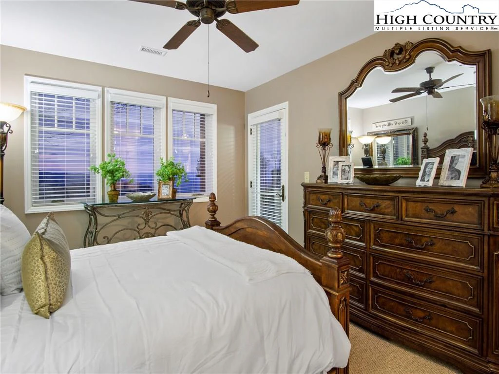 Image number 10 for the current listing