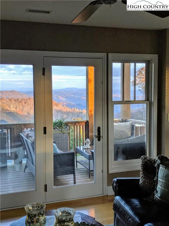 Image number 2 for the current listing