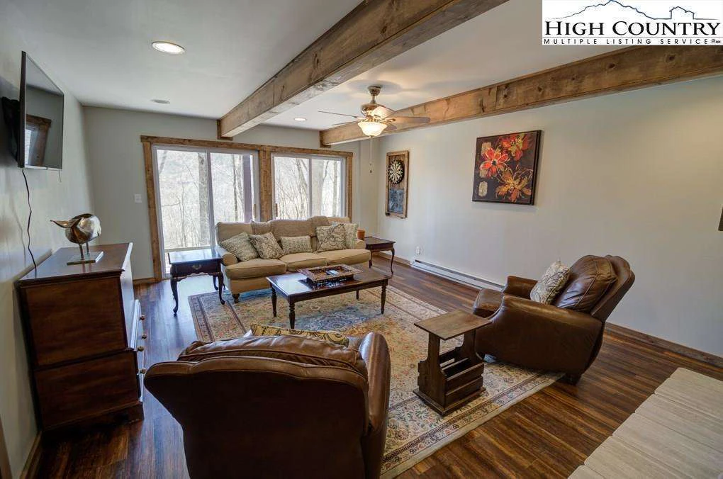 Image number 14 for the current listing