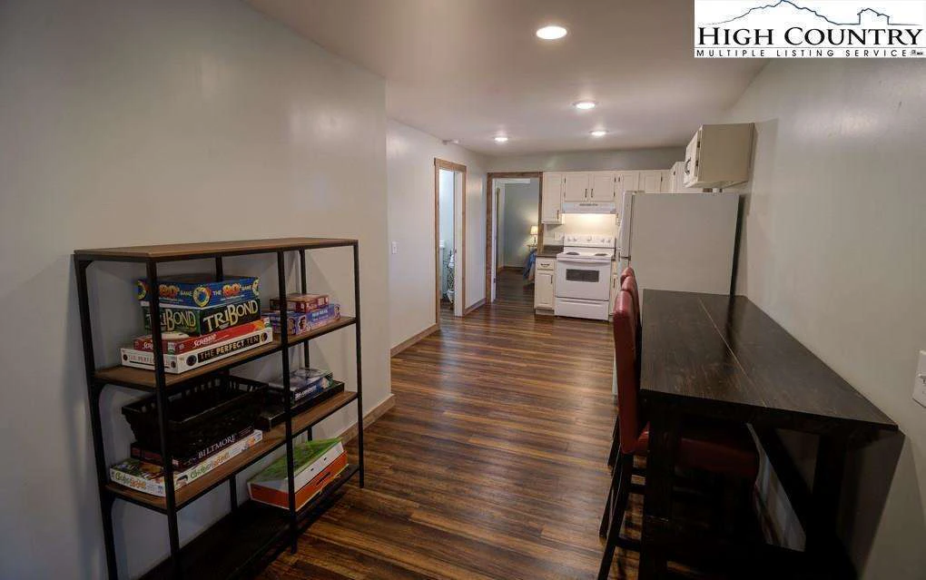 Image number 3 for the current listing