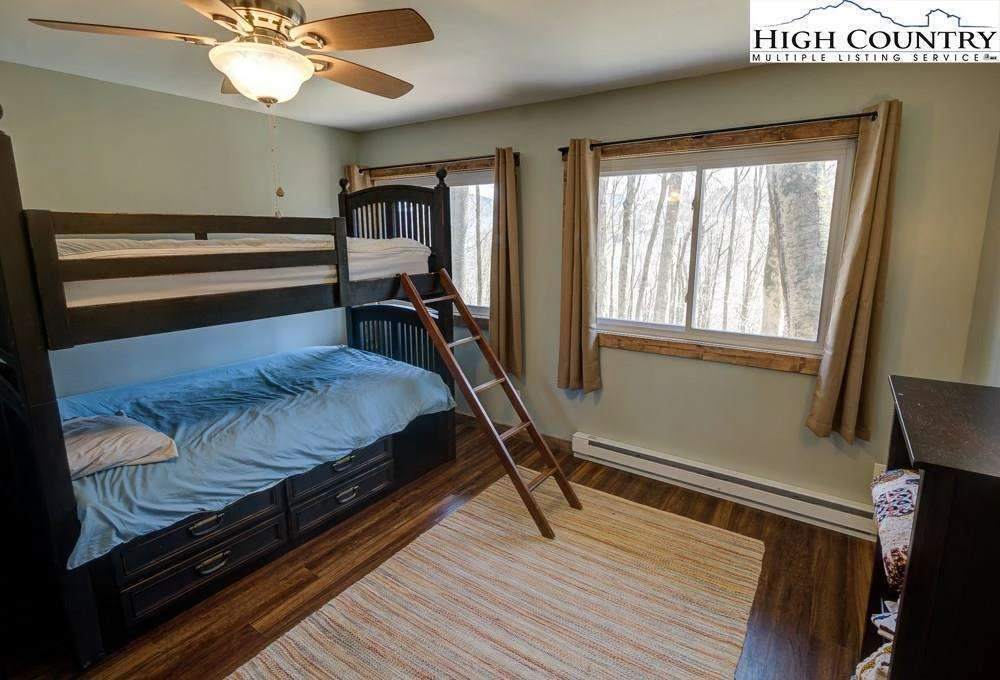 Image number 6 for the current listing