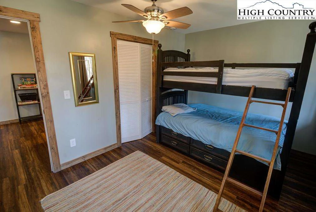 Image number 7 for the current listing
