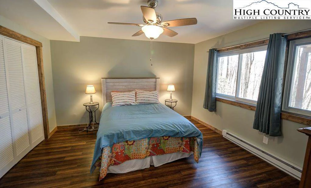 Image number 9 for the current listing