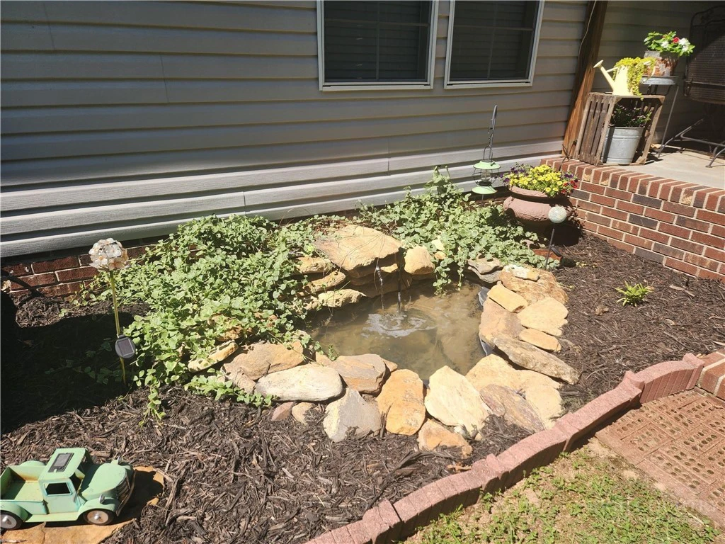 Image number 6 for the current listing