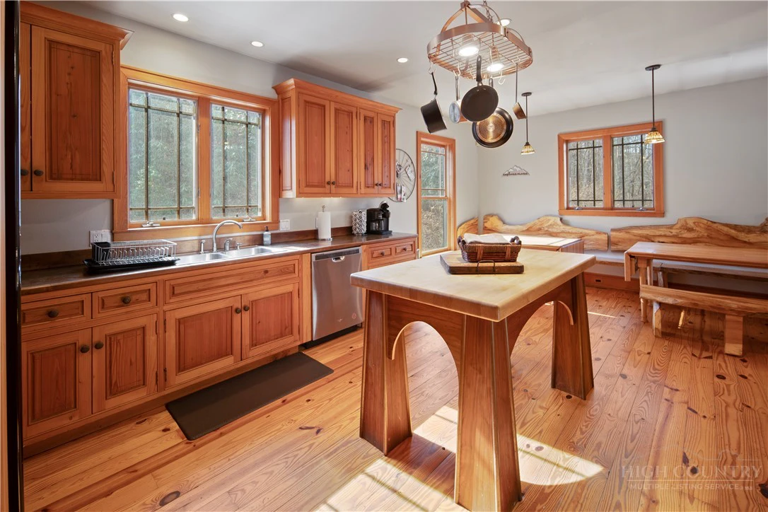 Image number 9 for the current listing