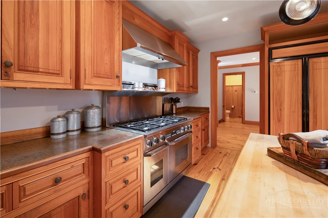 Image number 10 for the current listing