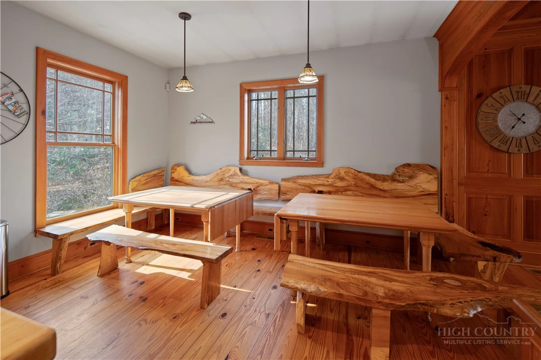 Image number 11 for the current listing
