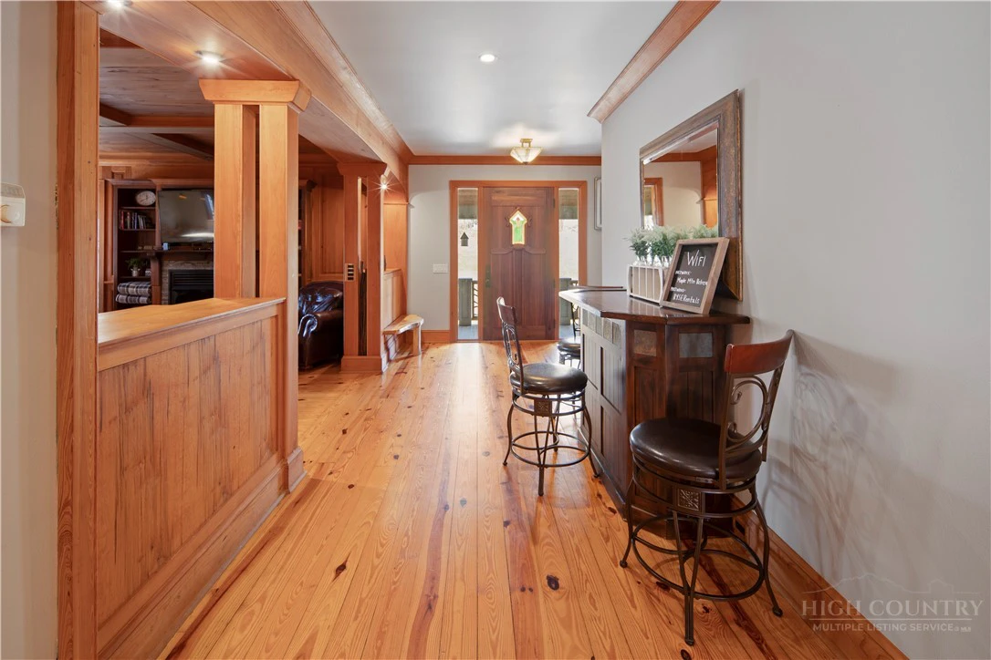 Image number 13 for the current listing
