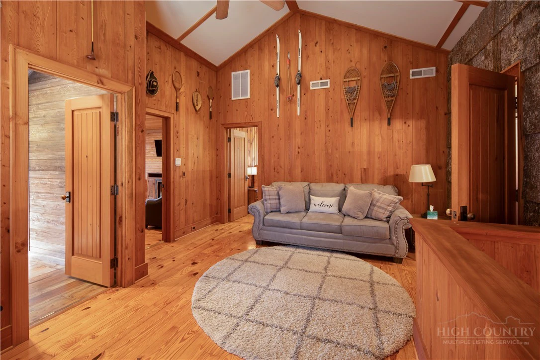Image number 21 for the current listing