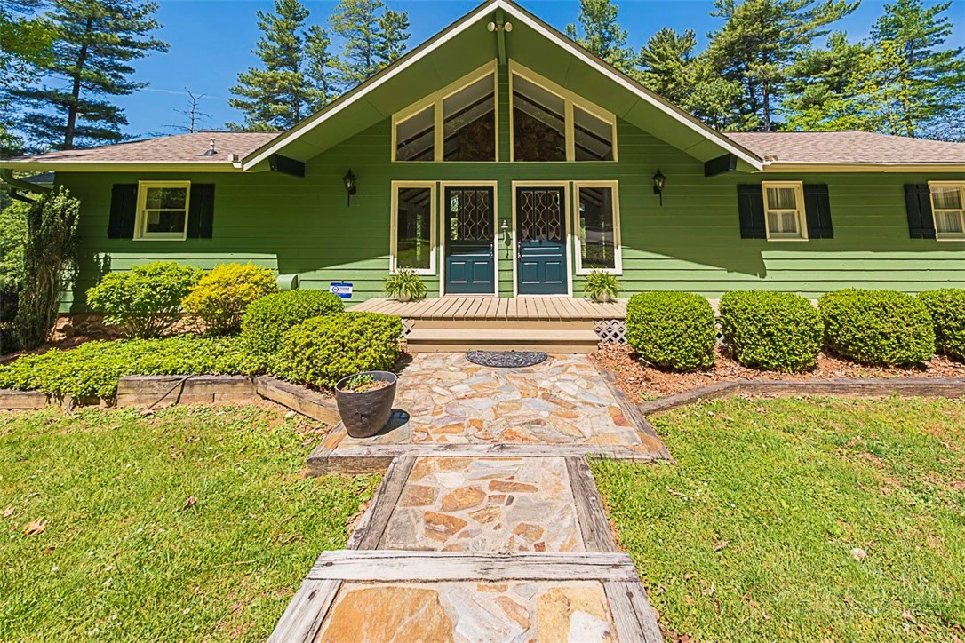 Image number 21 for the current listing