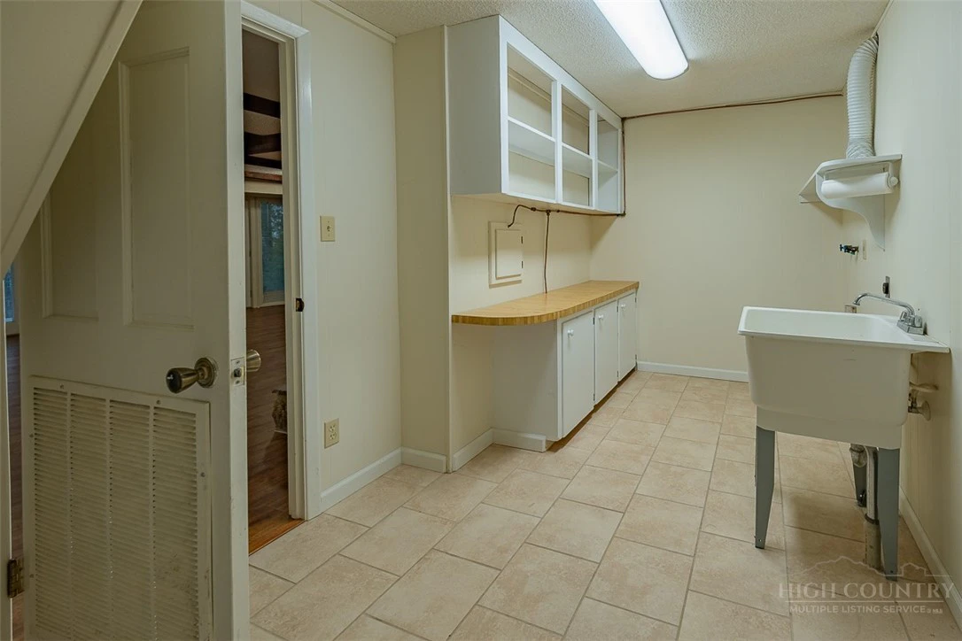 Image number 4 for the current listing