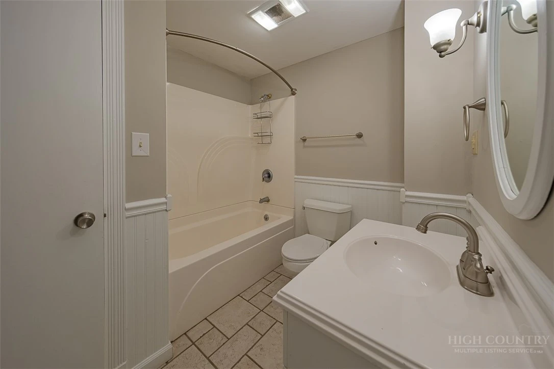 Image number 5 for the current listing