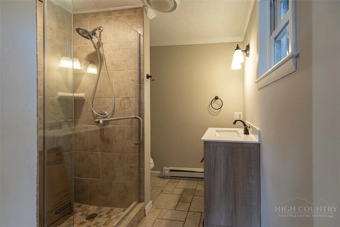 Image number 6 for the current listing