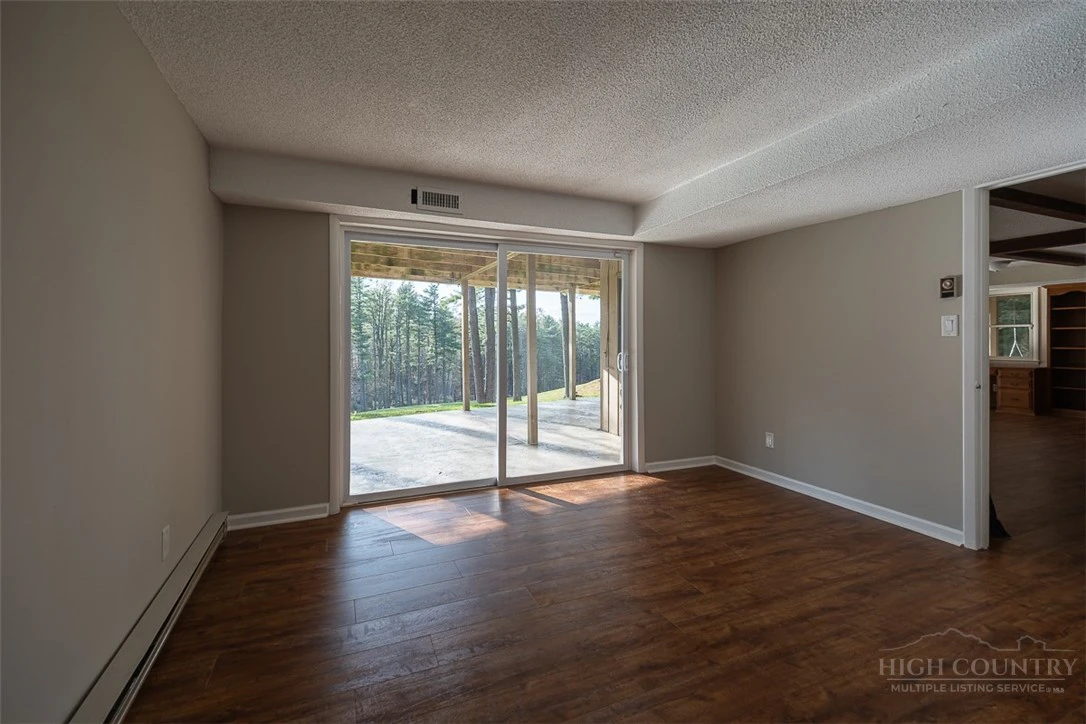 Image number 7 for the current listing