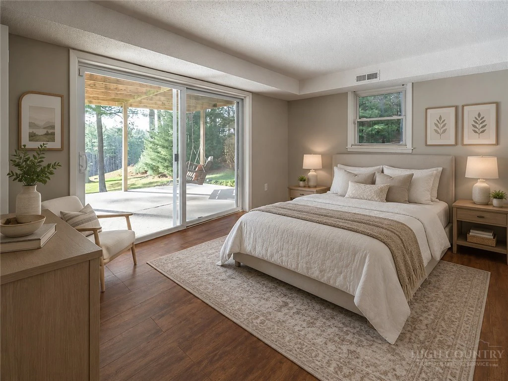 Image number 3 for the current listing