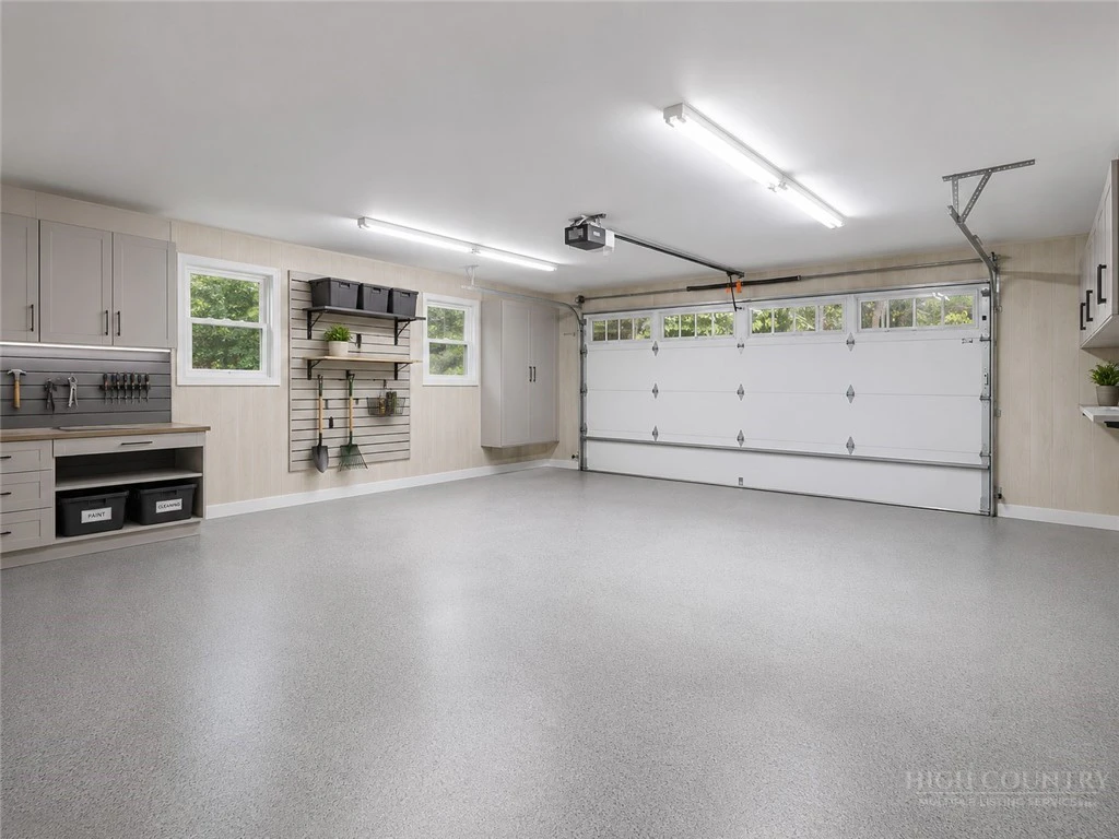 Image number 9 for the current listing