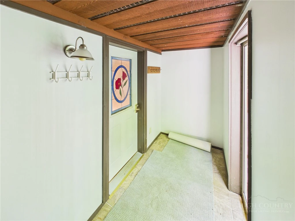 Image number 5 for the current listing