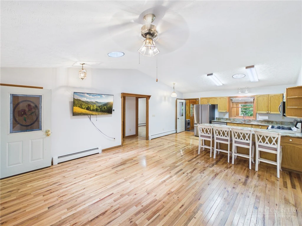 Image number 6 for the current listing