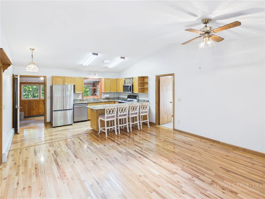 Image number 7 for the current listing