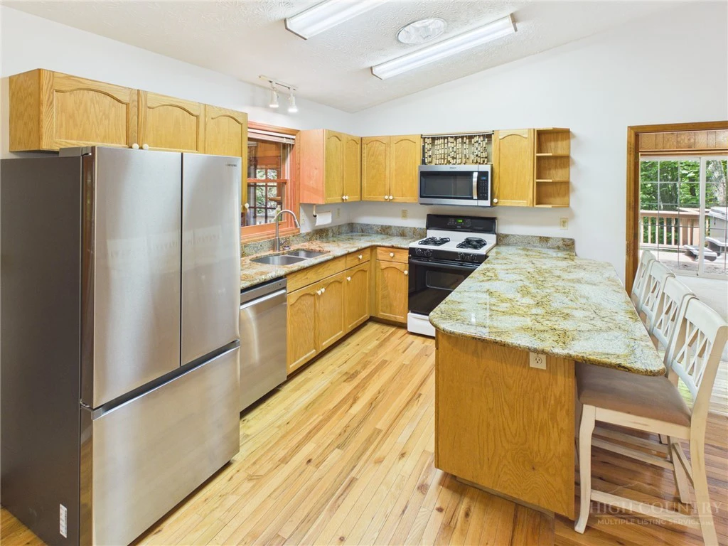 Image number 10 for the current listing