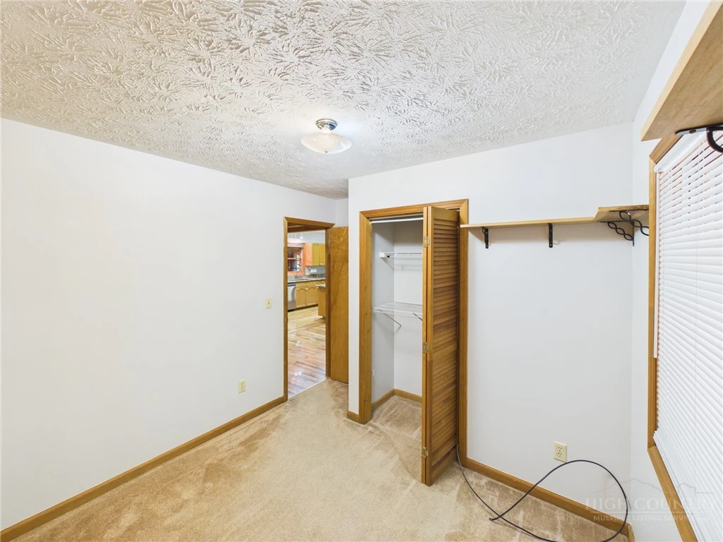 Image number 13 for the current listing