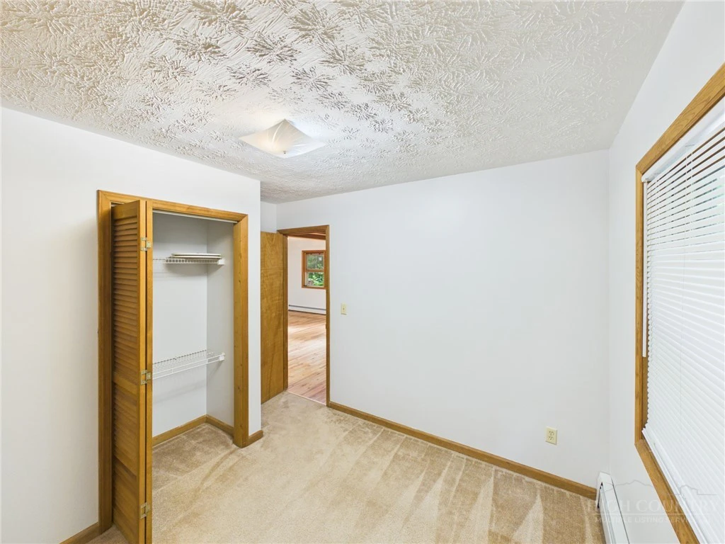 Image number 14 for the current listing