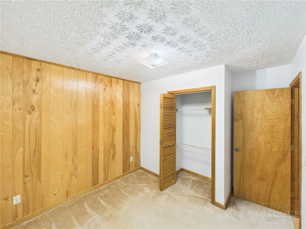 Image number 15 for the current listing