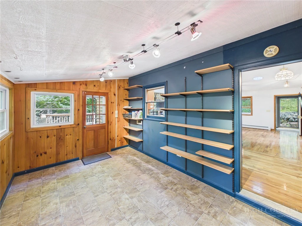 Image number 18 for the current listing