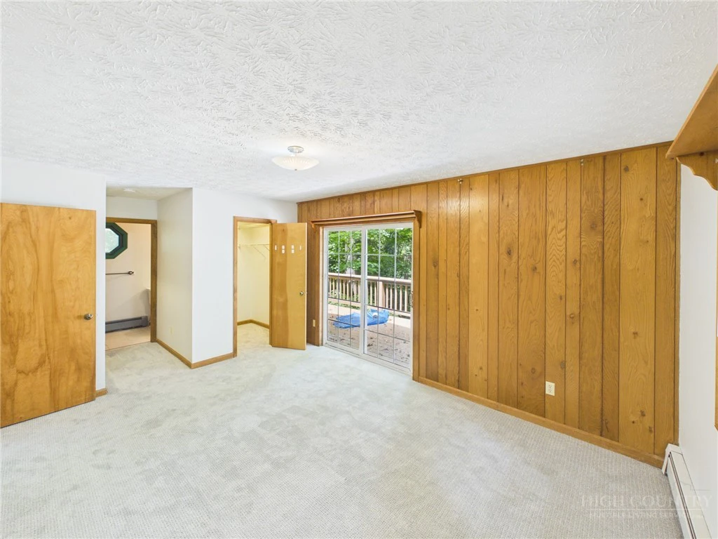 Image number 21 for the current listing