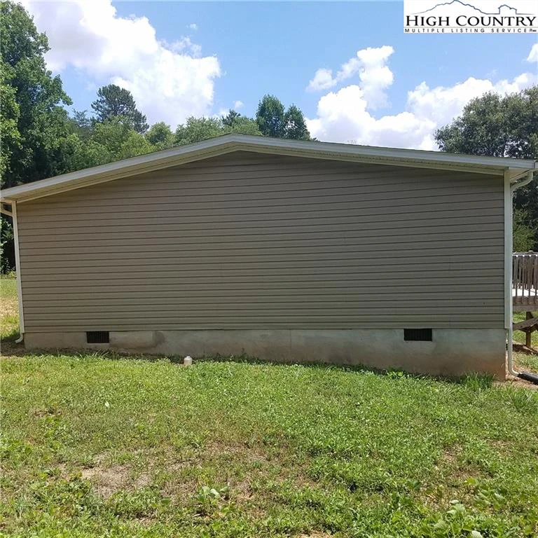 Image number 19 for the current listing