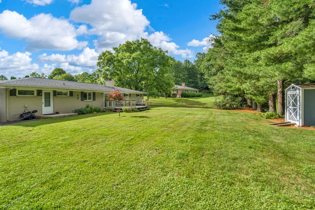 Image number 4 for the current listing