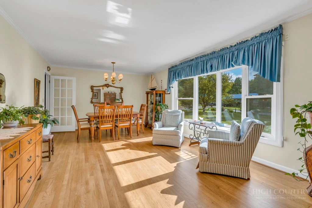 Image number 8 for the current listing