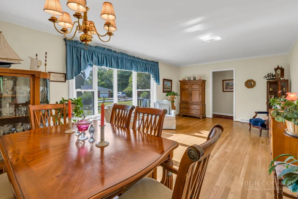 Image number 9 for the current listing