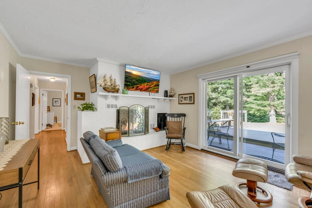 Image number 10 for the current listing