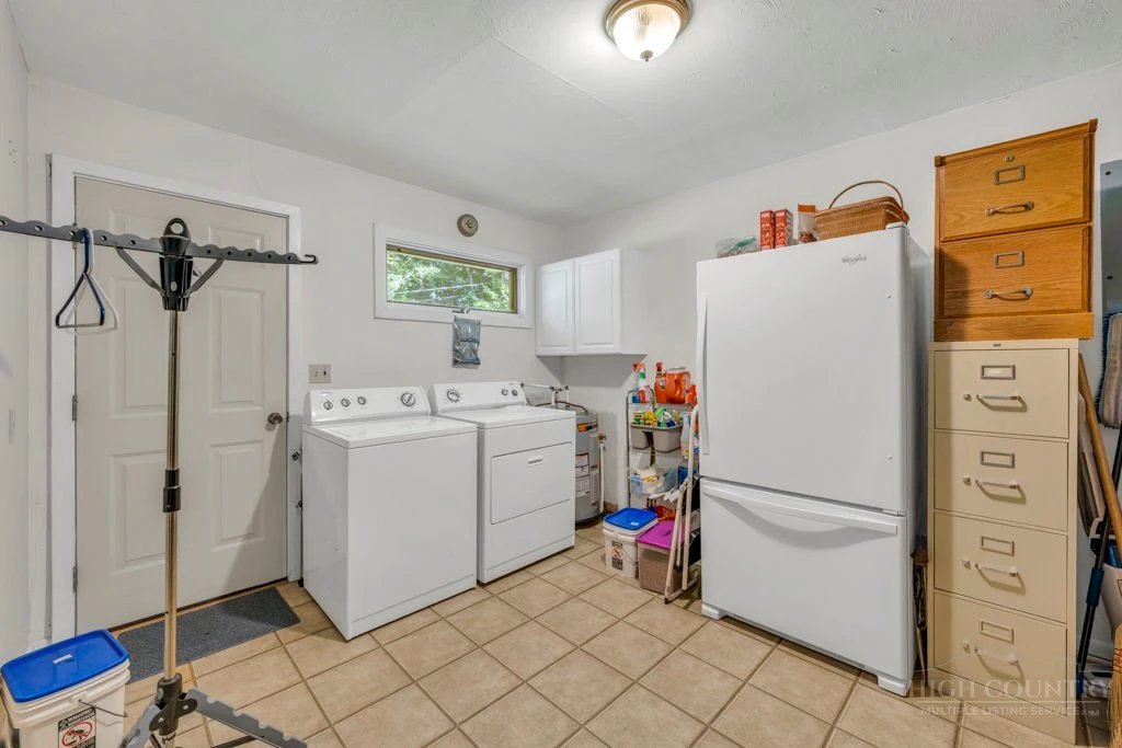 Image number 14 for the current listing