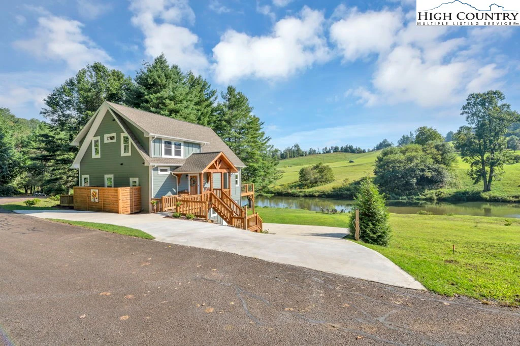 Image number 11 for the current listing