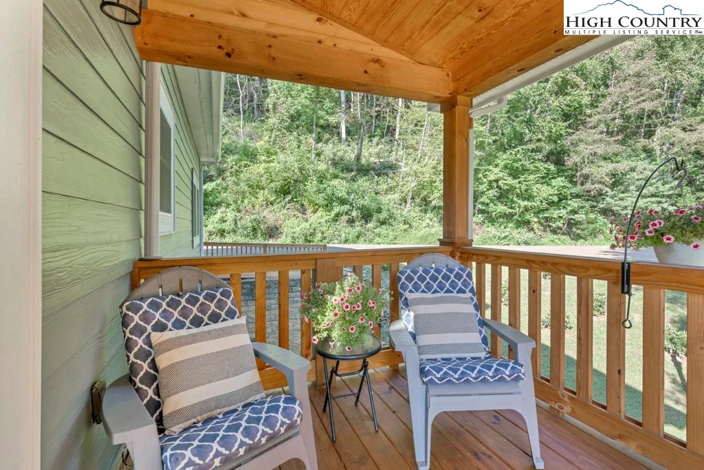 Image number 14 for the current listing