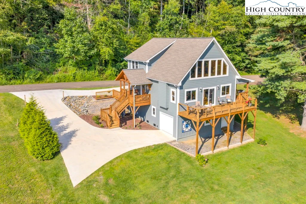 Image number 1 for the current listing