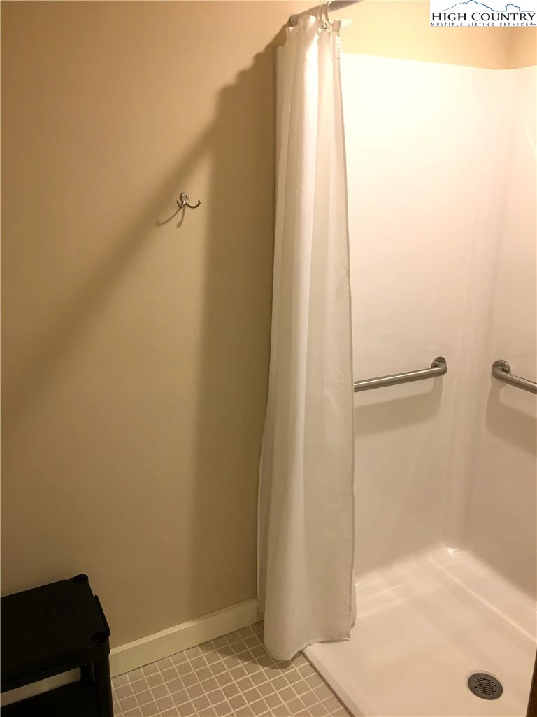 Image number 4 for the current listing