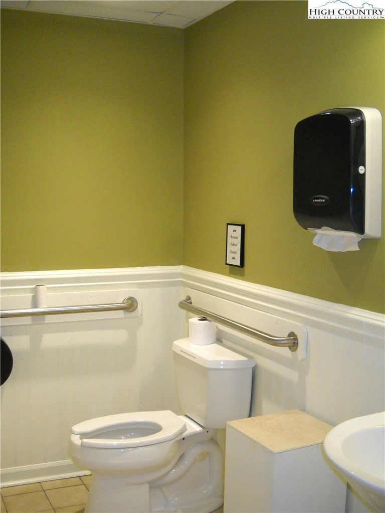 Image number 7 for the current listing