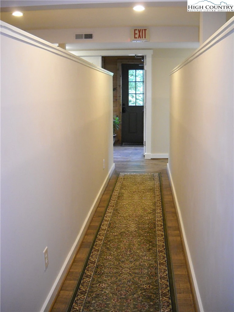 Image number 10 for the current listing
